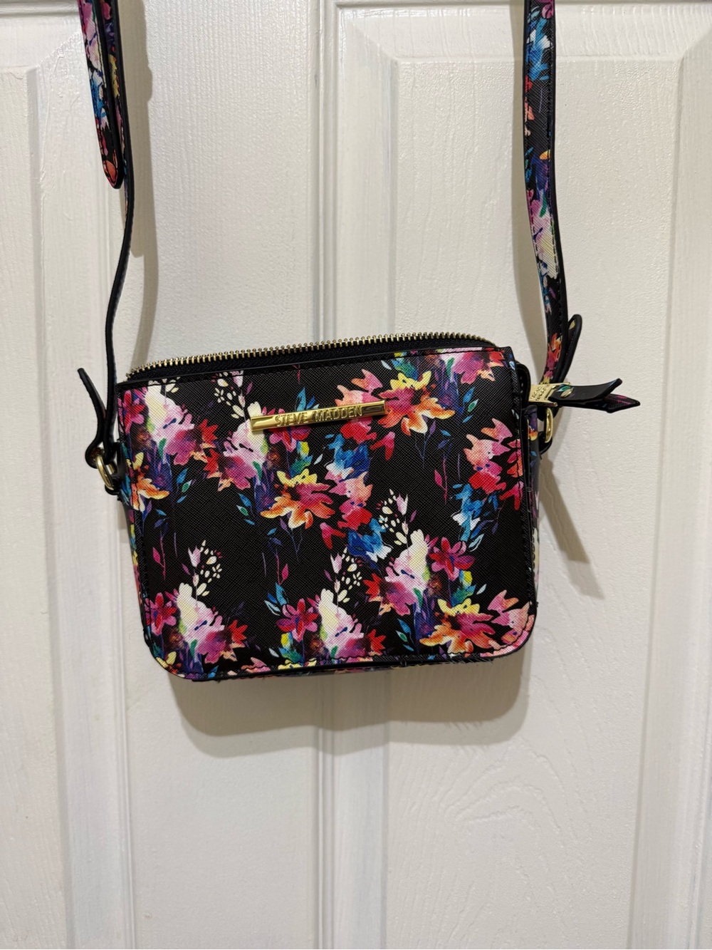 Steve Madden Black Crossbody Bag with Multicolor Floral Print